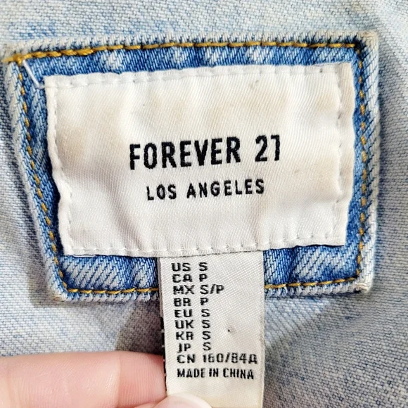 Forever 21 Light Wash Distressed Denim Jacket Women’s Size Small 100% Cotton - Picture 11 of 13